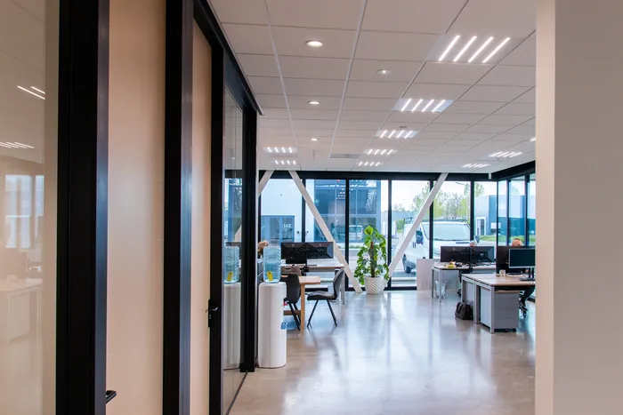 Bouwfoto van Interieur bedrijfspand, Heinkenszand.